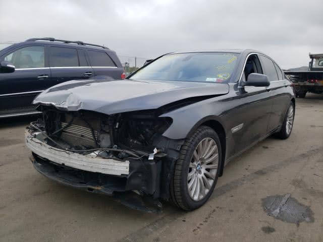BMW 750xi damaged at auction